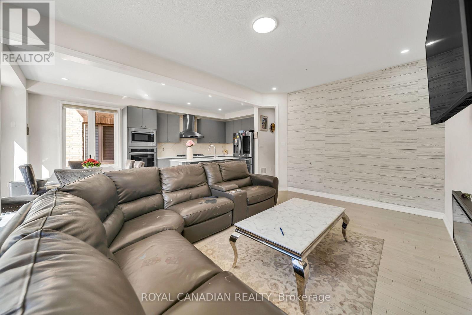 33 Bachelor Street, Brampton, Ontario  L7A 5B1 - Photo 17 - W13885938