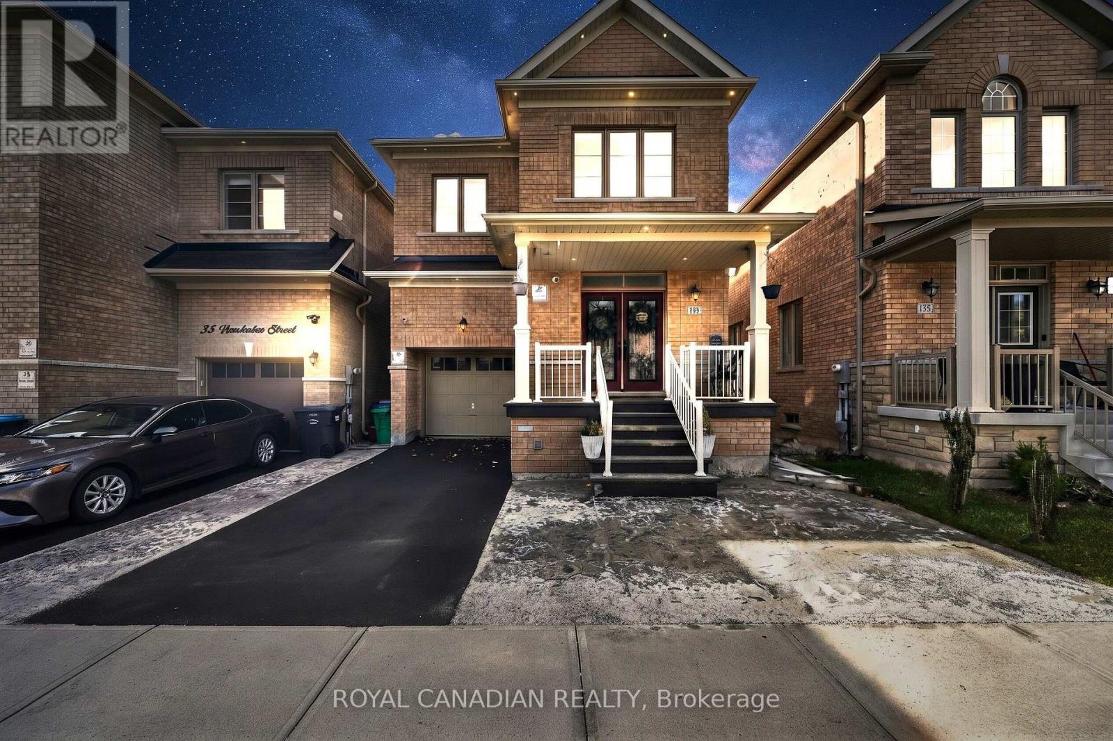 33 Bachelor Street, Brampton, Ontario  L7A 5B1 - Photo 2 - W13885938