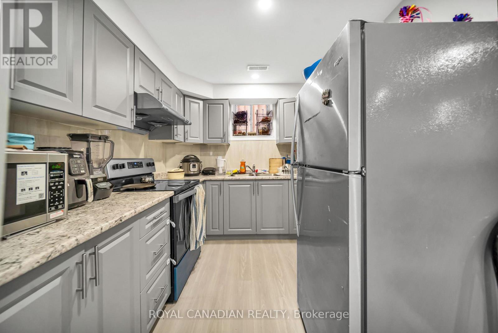 33 Bachelor Street, Brampton, Ontario  L7A 5B1 - Photo 40 - W13885938