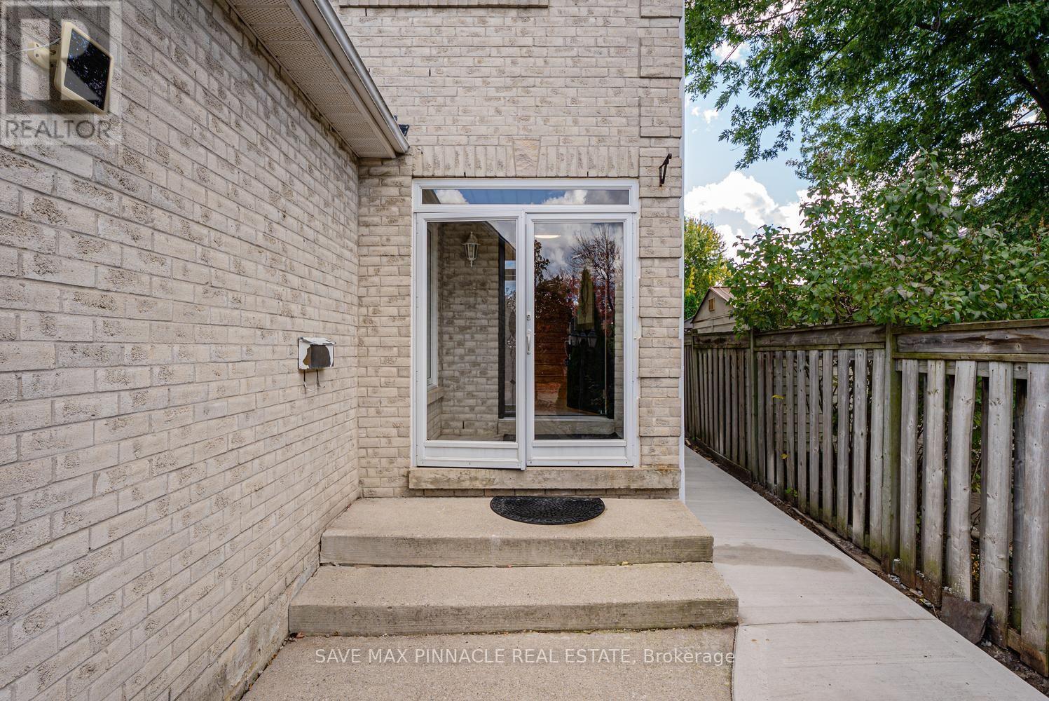3118 Shadetree Drive, Mississauga, Ontario  L5N 6P3 - Photo 7 - W13885966