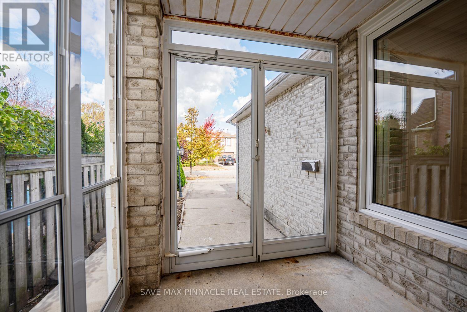 3118 Shadetree Drive, Mississauga, Ontario  L5N 6P3 - Photo 8 - W13885966