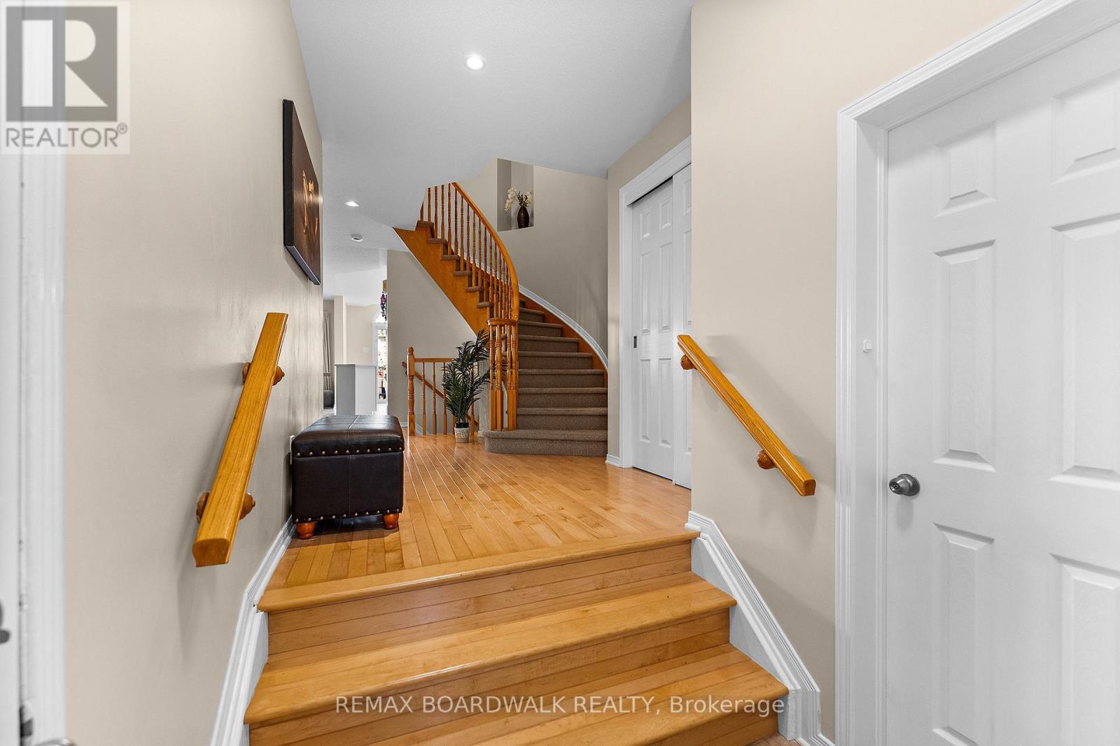 302 Statewood Drive, Ottawa, Ontario  K2K 0A8 - Photo 4 - X13886026