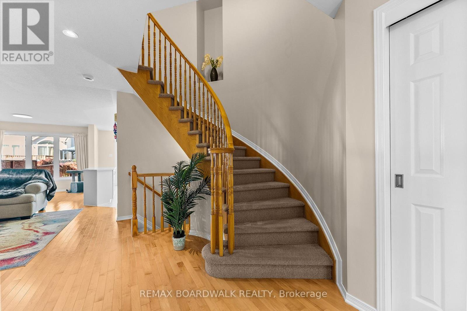 302 Statewood Drive, Ottawa, Ontario  K2K 0A8 - Photo 6 - X13886026