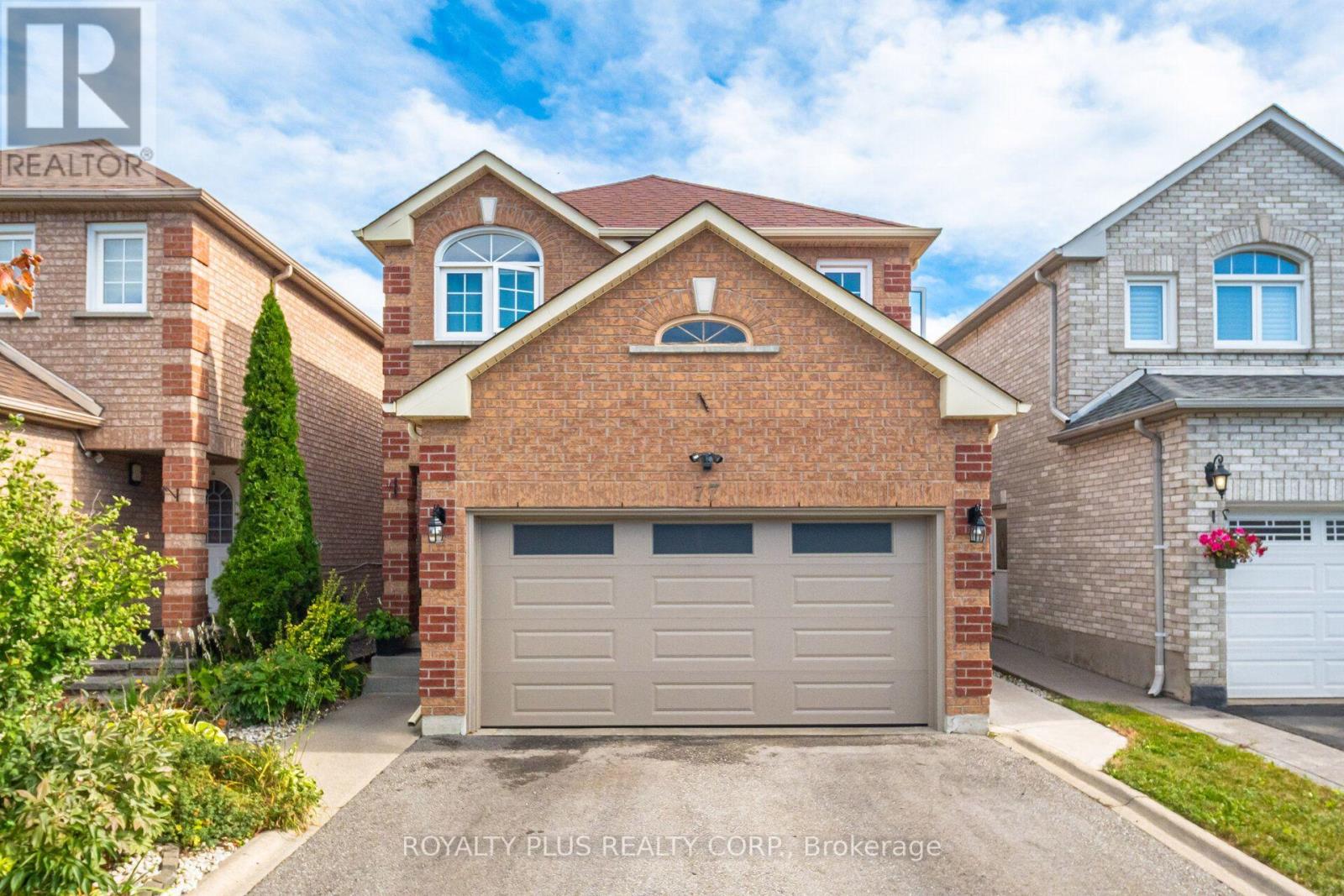 77 Arthurs Crescent, Brampton, Ontario  L6Y 4Y3 - Photo 2 - W13833480