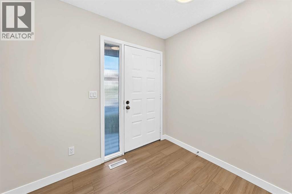 18 Dalhousie Crescent NW, Calgary, Alberta  T3A 2H8 - Photo 3 - A2346621