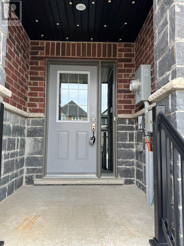 92 Monarch Woods Drive, Kitchener, Ontario  N2P 0K1 - Photo 2 - X13886012