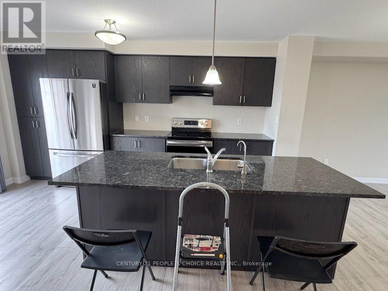 92 Monarch Woods Drive, Kitchener, Ontario  N2P 0K1 - Photo 7 - X13886012