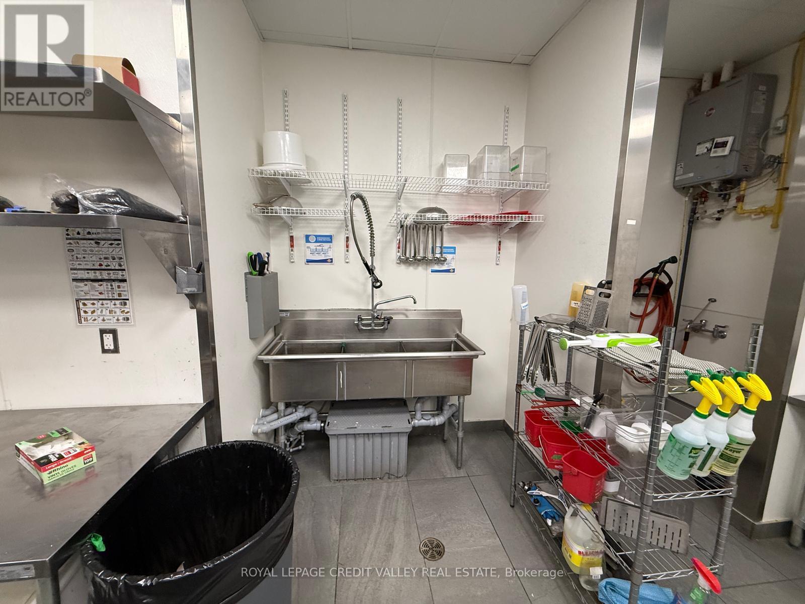 D10 - 400 Scott Street, St. Catharines, Ontario  L2M 3W4 - Photo 4 - X13886024