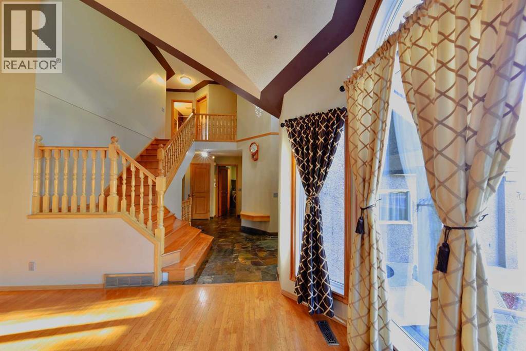 131 Hawkstone Drive Nw, Calgary, Alberta  T3G 3N4 - Photo 11 - A2345692