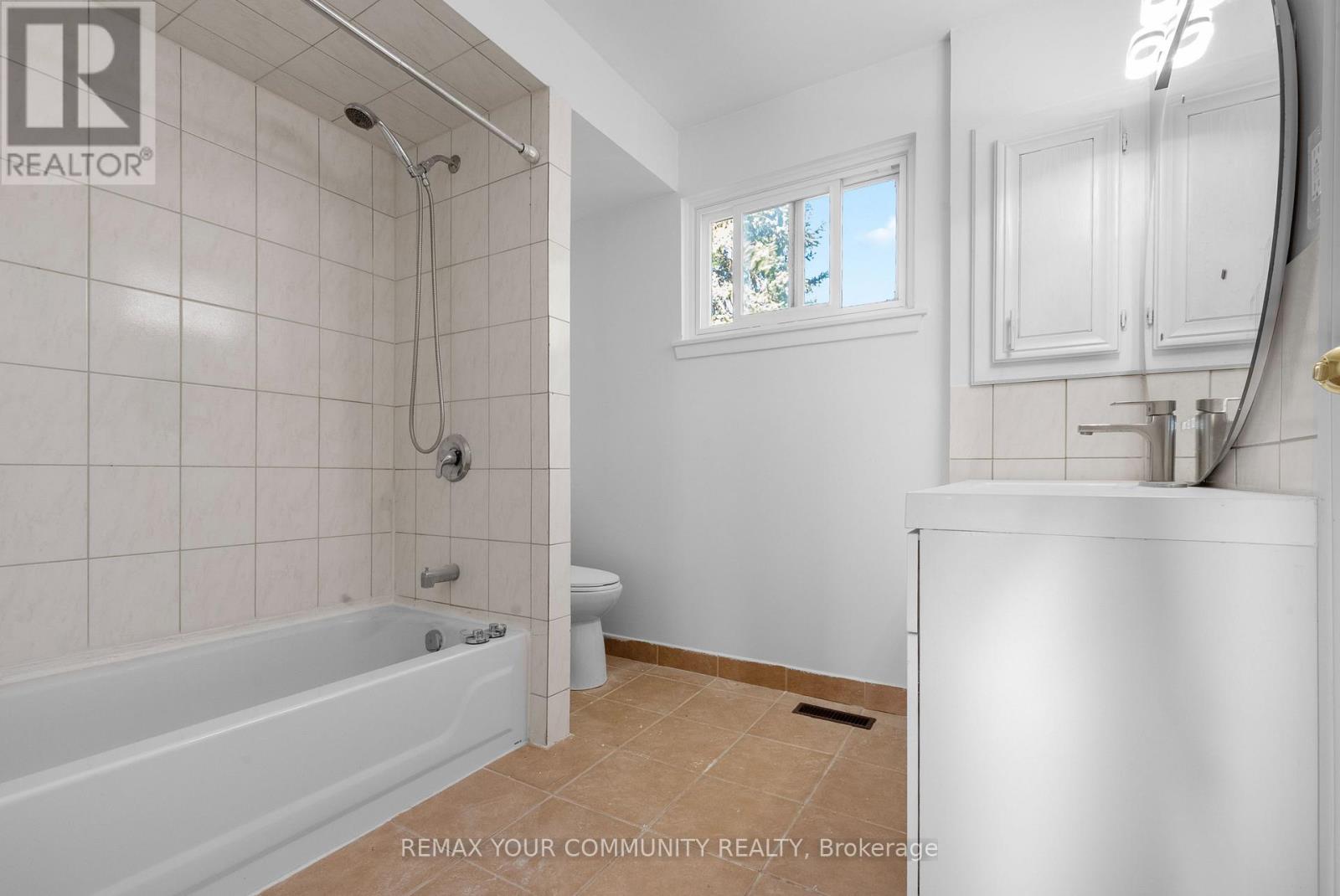 2 Lisburn Crescent, Toronto, Ontario  M2J 2Z5 - Photo 15 - C13885760