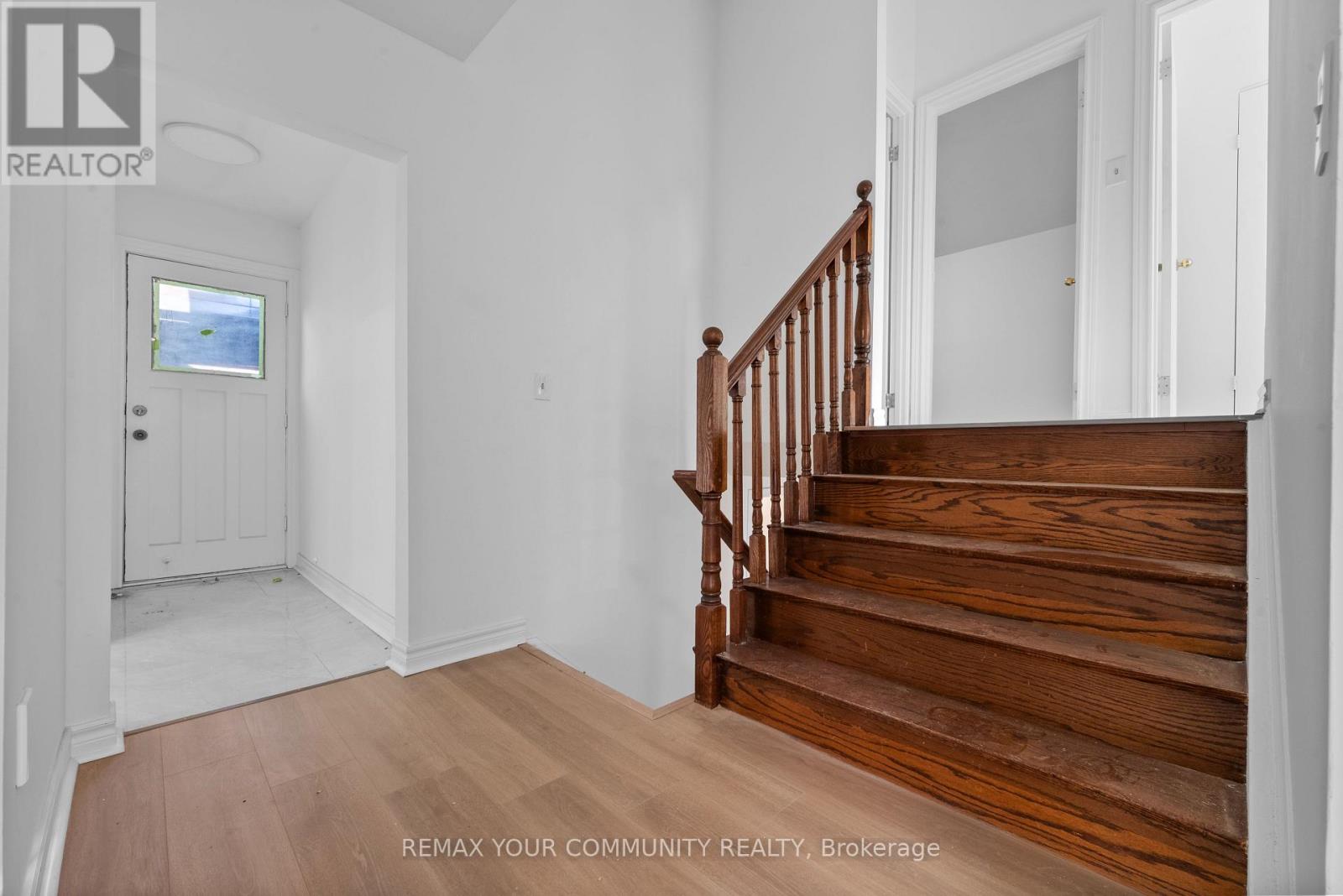 2 Lisburn Crescent, Toronto, Ontario  M2J 2Z5 - Photo 6 - C13885760