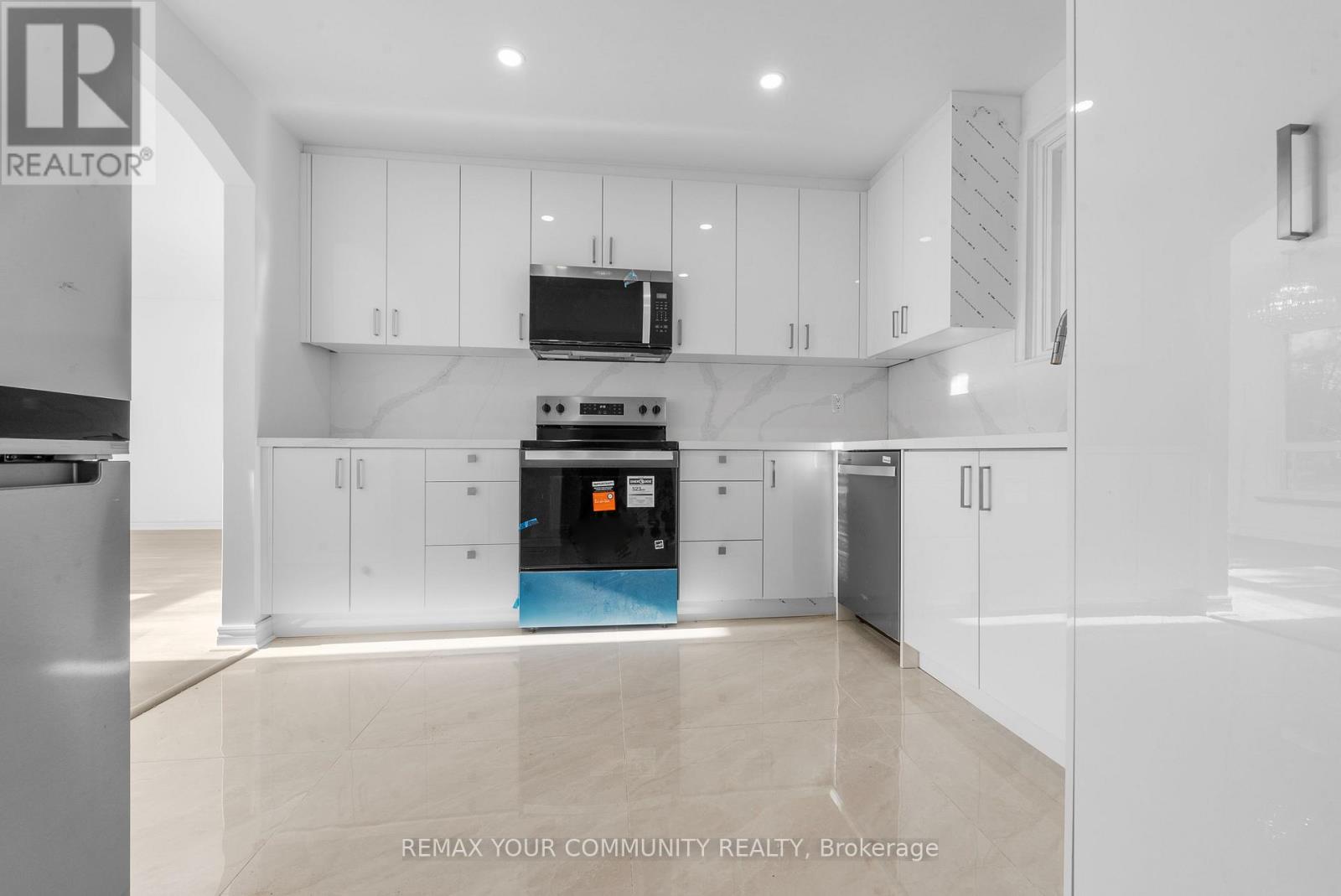 2 Lisburn Crescent, Toronto, Ontario  M2J 2Z5 - Photo 2 - C13885760