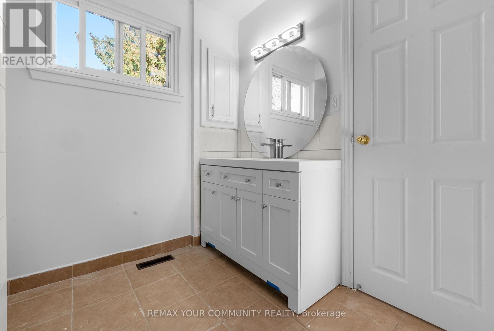 2 Lisburn Crescent, Toronto, Ontario  M2J 2Z5 - Photo 16 - C13885760