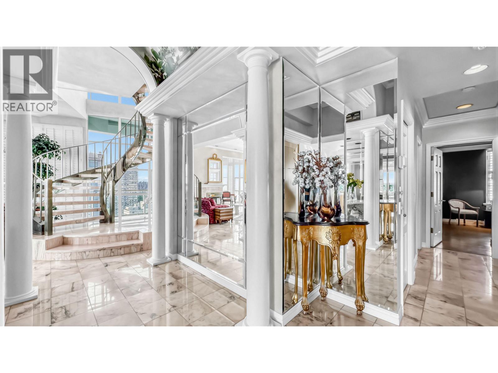 17 1861 BEACH AVENUE, Vancouver, British Columbia