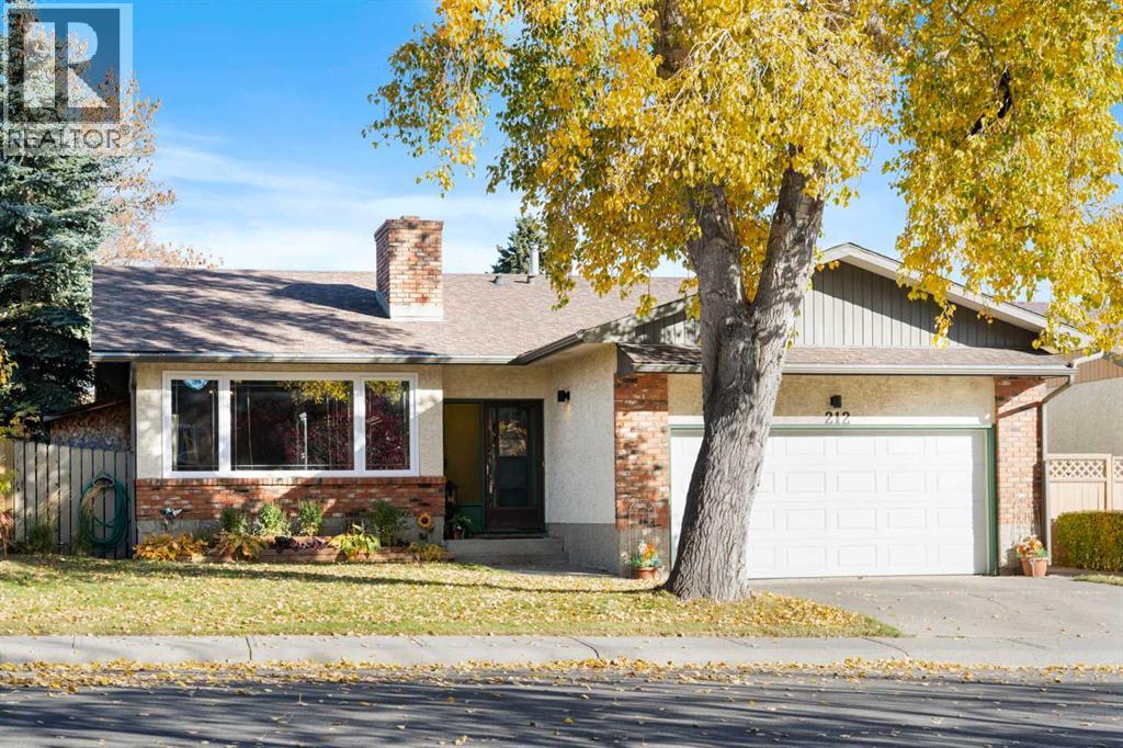 212 Whiteview Bay NE, Calgary, Alberta  T1Y 1R6 - Photo 2 - A2351241