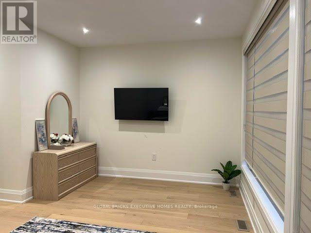 25a Pine Avenue N, Mississauga, Ontario  L5H 2P9 - Photo 10 - W13831026