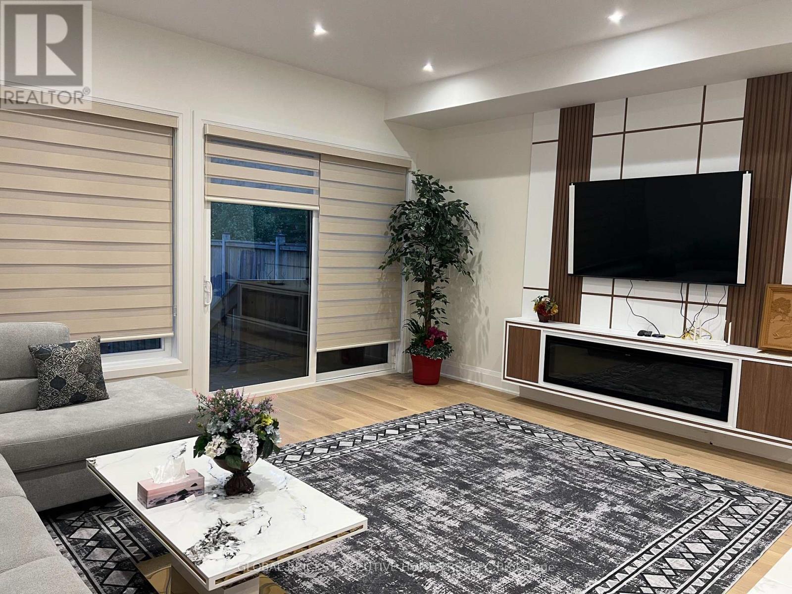 25a Pine Avenue N, Mississauga, Ontario  L5H 2P9 - Photo 6 - W13831026