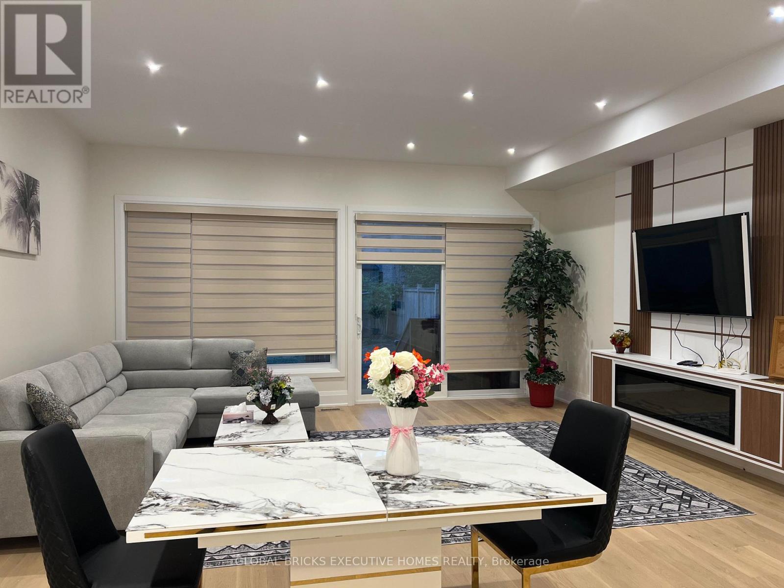 25a Pine Avenue N, Mississauga, Ontario  L5H 2P9 - Photo 5 - W13831026
