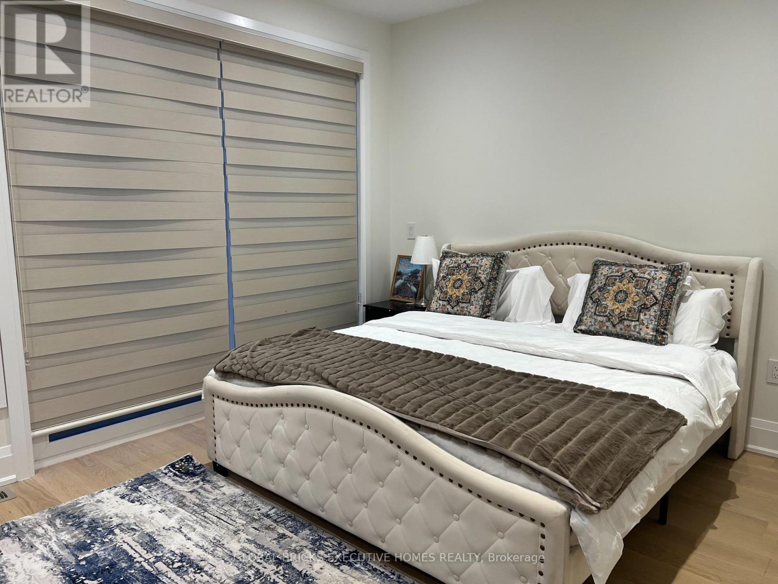 25a Pine Avenue N, Mississauga, Ontario  L5H 2P9 - Photo 9 - W13831026