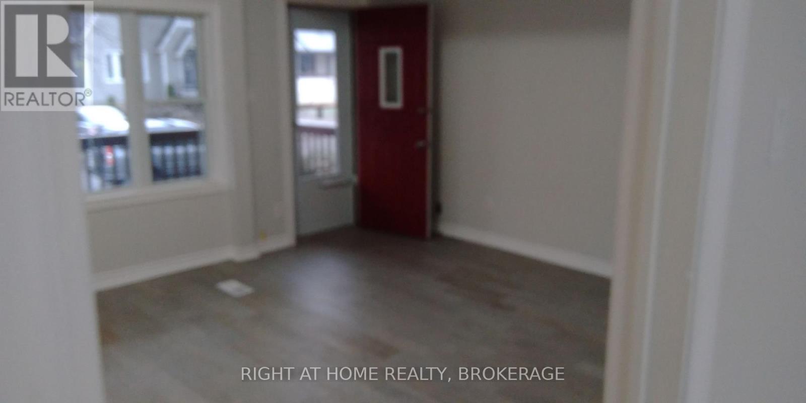 Main - 34 Junkin Street, St. Catharines, Ontario  L2R 1N6 - Photo 5 - X13874678