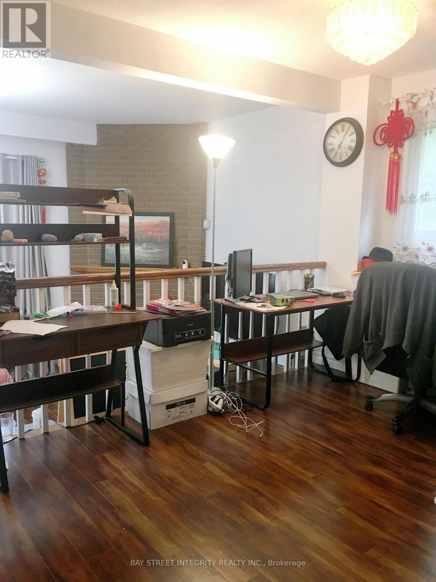 Upper - 98 Carolbreen Square, Toronto, Ontario  M1V 1H5 - Photo 3 - E13886096