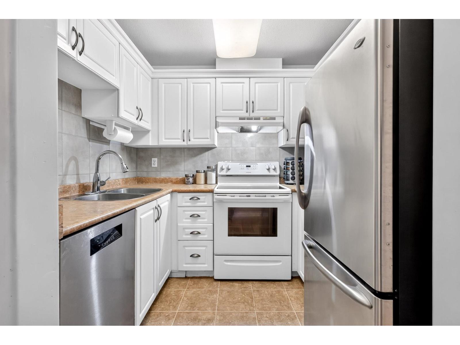 307 13475 96th Avenue, Surrey, British Columbia  V3V 1Y8 - Photo 12 - R3173228