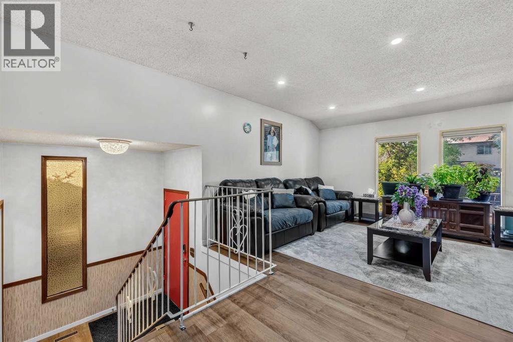 44 Templemont Drive NE, Calgary, Alberta  T1Y 4Z6 - Photo 6 - A2344499