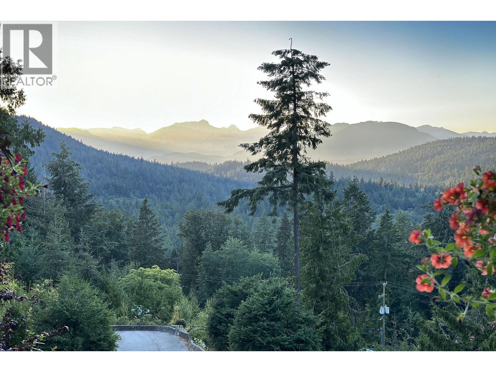 555 Roocroft Lane, Bowen Island, British Columbia  V0N 1G2 - Photo 3 - R3172753