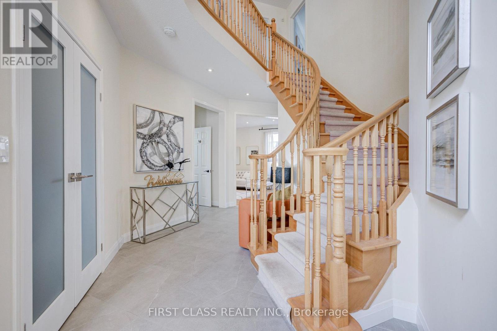 68 Drawbridge Drive, Markham, Ontario  L6C 2G8 - Photo 4 - N13886112