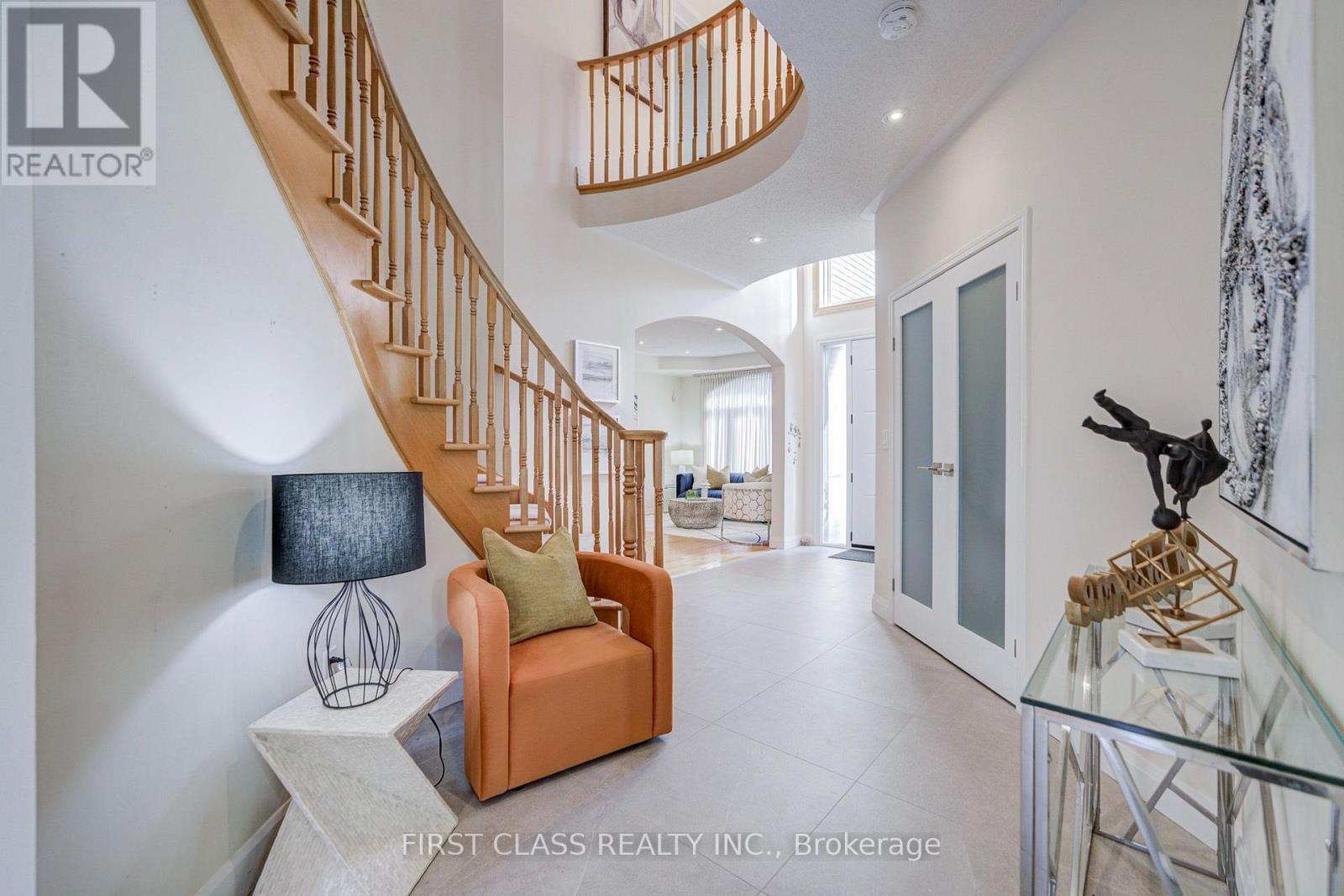 68 Drawbridge Drive, Markham, Ontario  L6C 2G8 - Photo 5 - N13886112