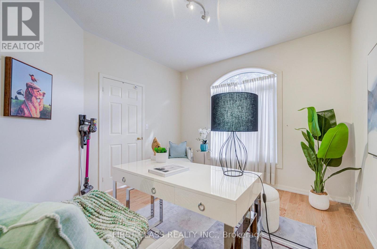 68 Drawbridge Drive, Markham, Ontario  L6C 2G8 - Photo 7 - N13886112