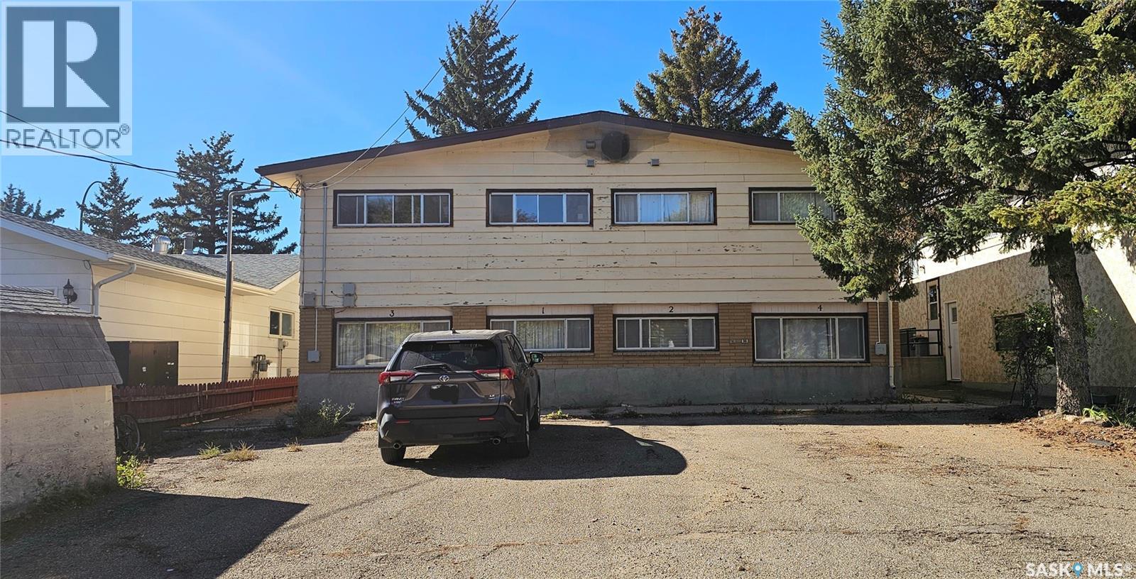 163 4th Avenue Ne, Swift Current, Saskatchewan  S9H 2J3 - Photo 2 - SK050758