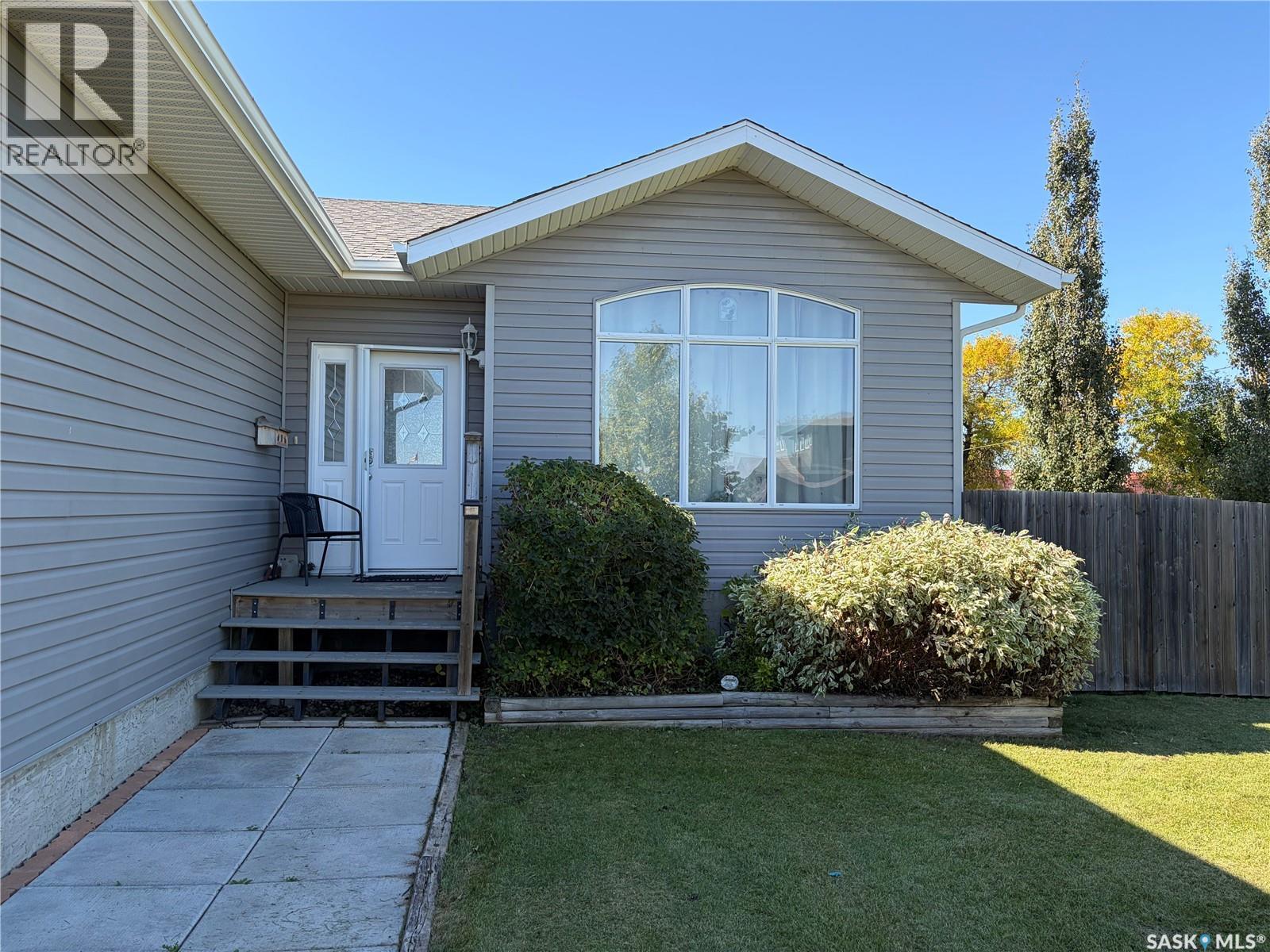 306 Guest Court, Cudworth, Saskatchewan  S0K 1B0 - Photo 2 - SK050899