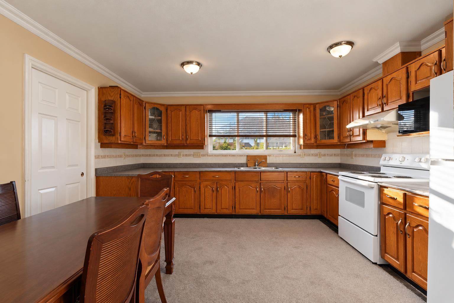 12302 68 Avenue, Surrey, British Columbia  V3W 2C8 - Photo 3 - R3173956