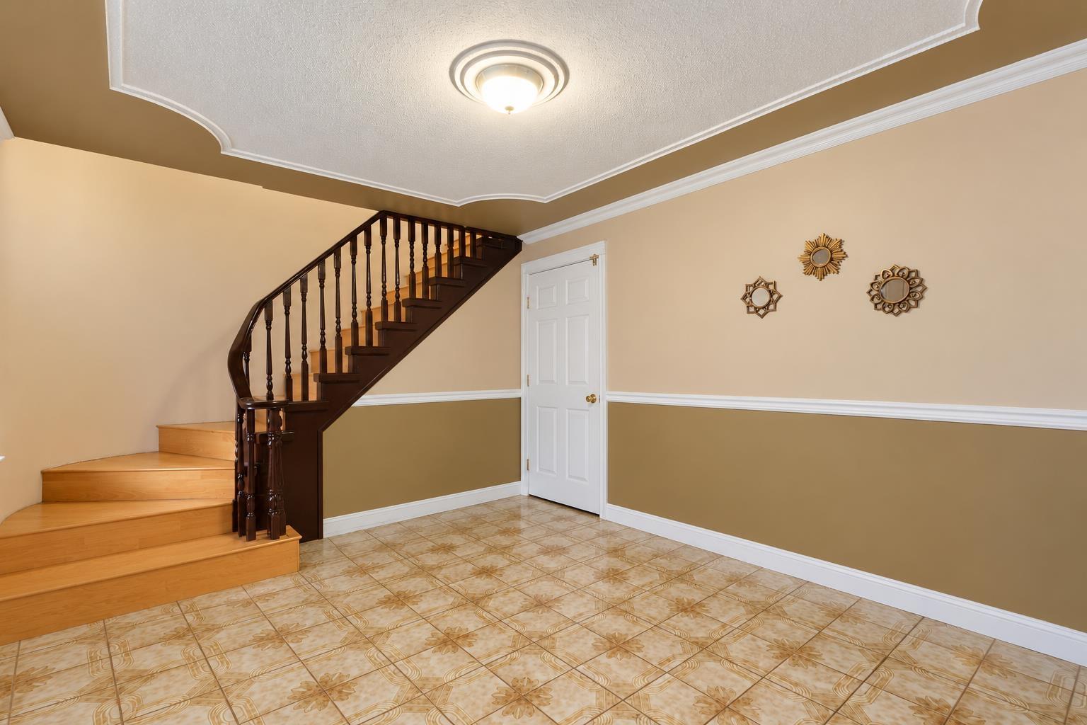 12302 68 Avenue, Surrey, British Columbia  V3W 2C8 - Photo 2 - R3173956