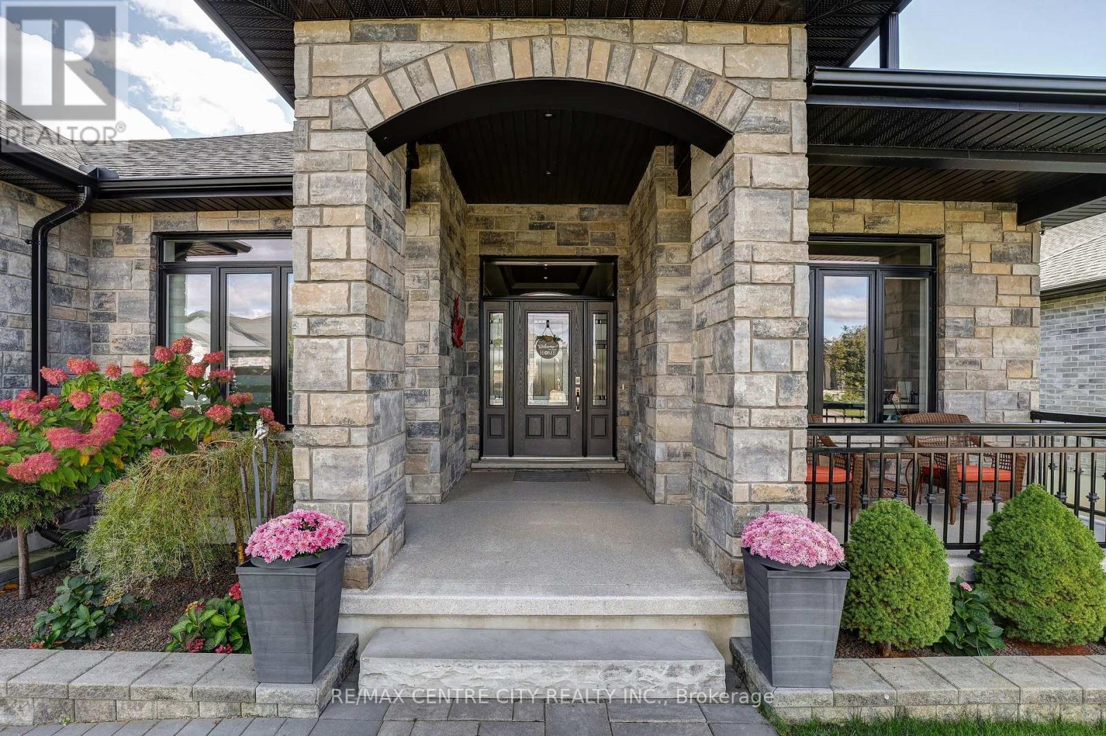 151 Robin Ridge Drive, Central Elgin, Ontario  N0L 1B0 - Photo 6 - X13868596