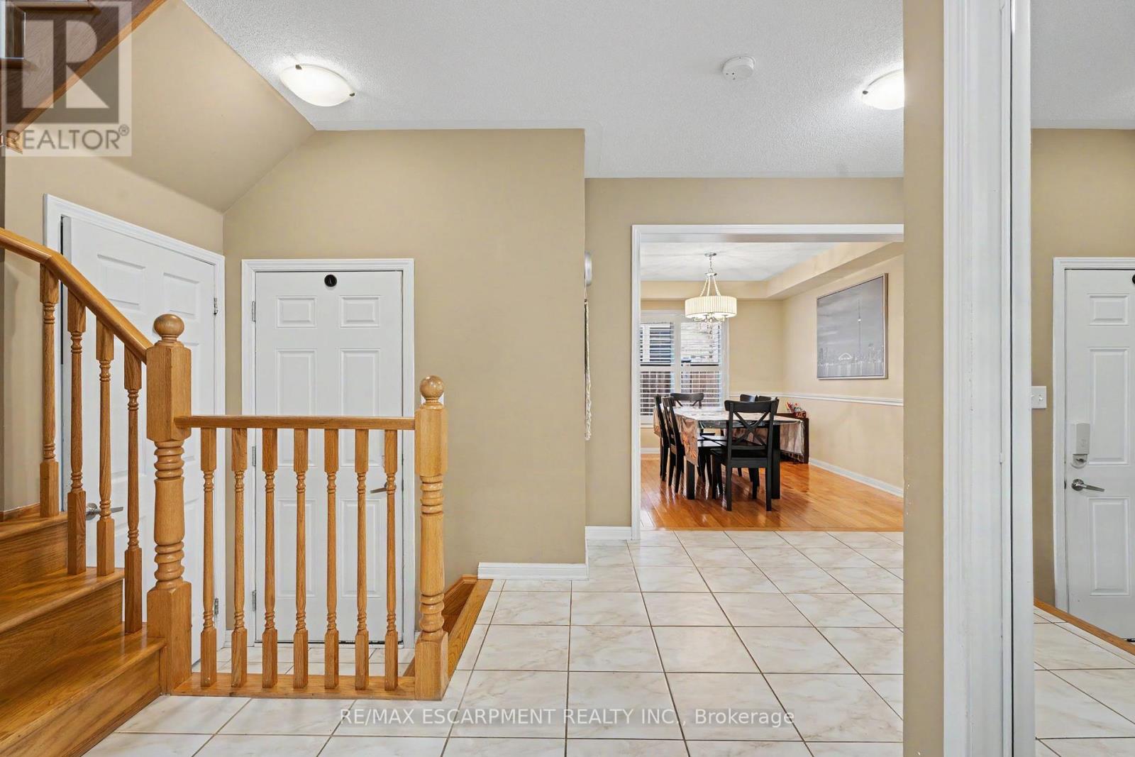 418 Kitty Murray Lane, Hamilton, Ontario  L9K 0E2 - Photo 4 - X13886158