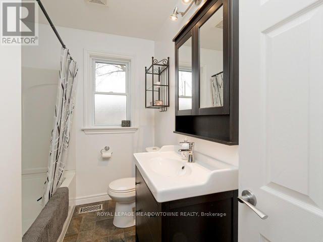 153 Delrex Boulevard, Halton Hills, Ontario  L7G 4E1 - Photo 14 - W13749802