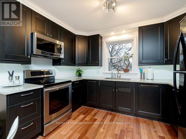 153 Delrex Boulevard, Halton Hills, Ontario  L7G 4E1 - Photo 9 - W13749802