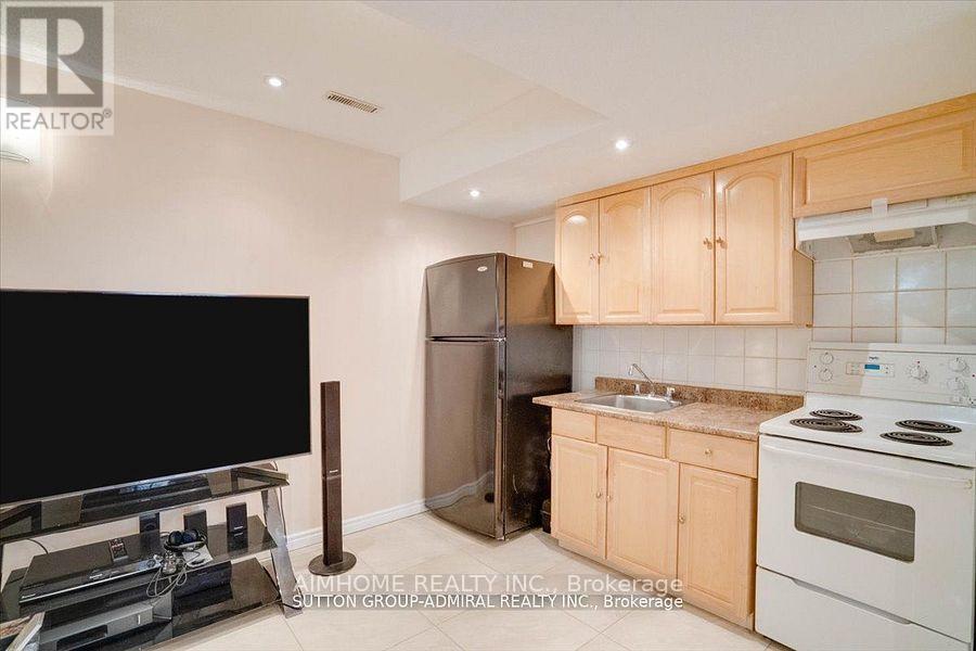 39 Keyworth (Ground Floor) Trail, Toronto, Ontario  M1S 2V2 - Photo 7 - E13886172