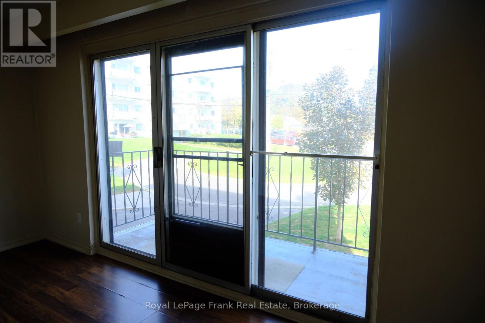 3 - 365 Elgin Court, Oshawa (Mclaughlin), Ontario  L1J 2P5 - Photo 8 - E13886208