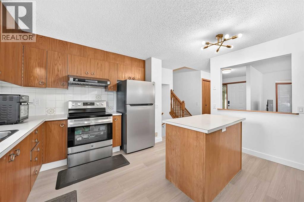 36 Berkshire Mews NW, Calgary, Alberta  T3K 1Z6 - Photo 7 - A2350222