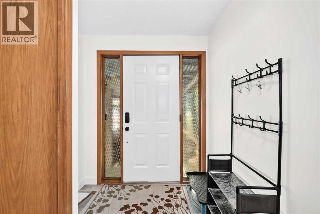 36 Berkshire Mews NW, Calgary, Alberta  T3K 1Z6 - Photo 5 - A2350222