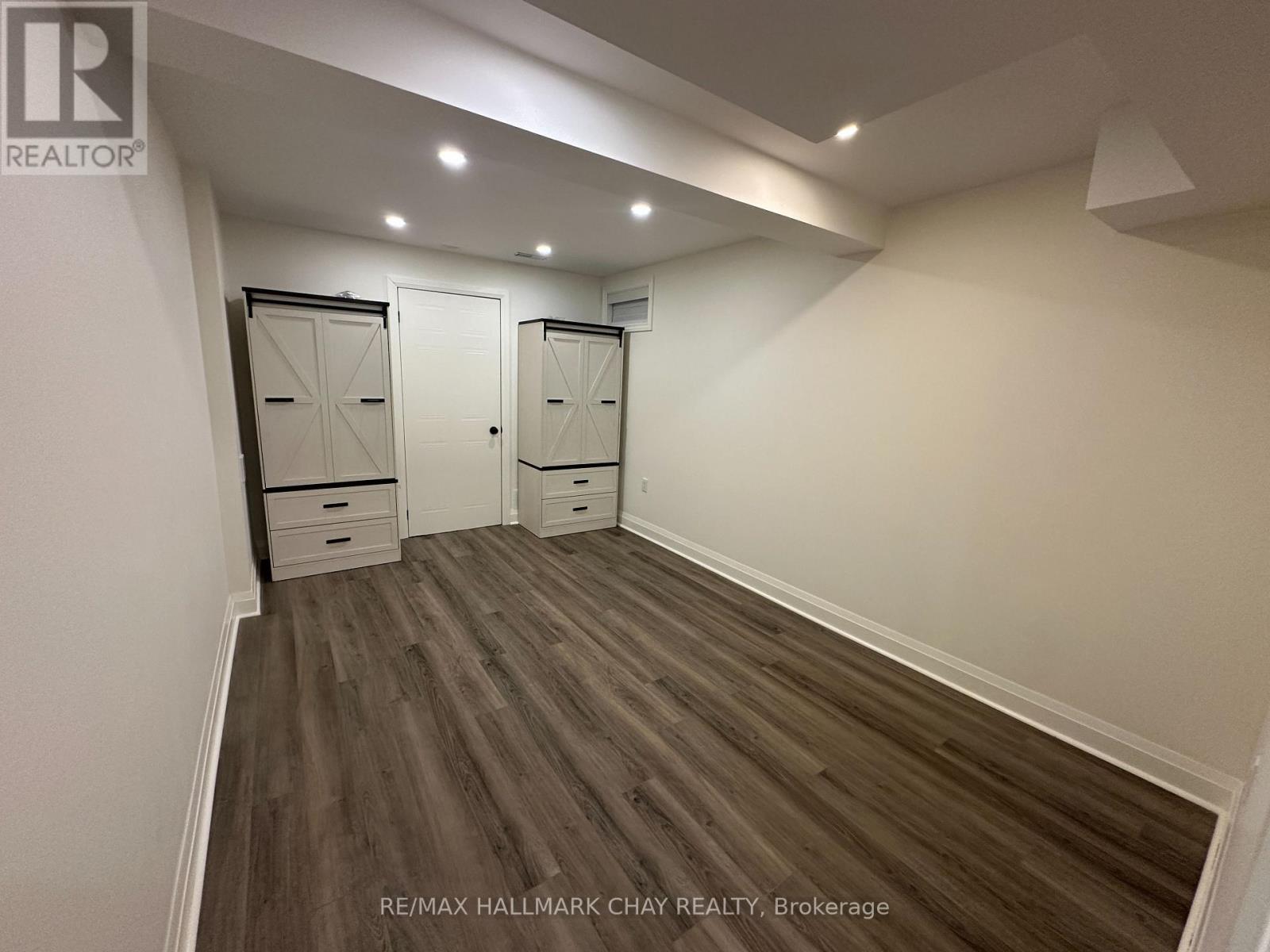 64 Logan Court, Barrie, Ontario  L4N 8G8 - Photo 12 - S13754838