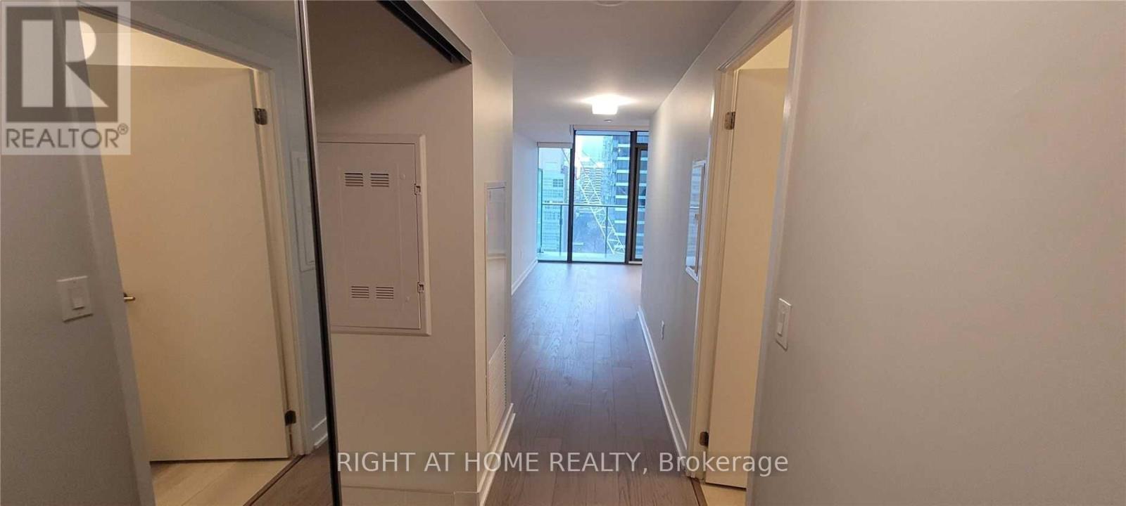 1310 - 11 Wellesley Street W, Toronto, Ontario  M4Y 1E8 - Photo 2 - C13886216