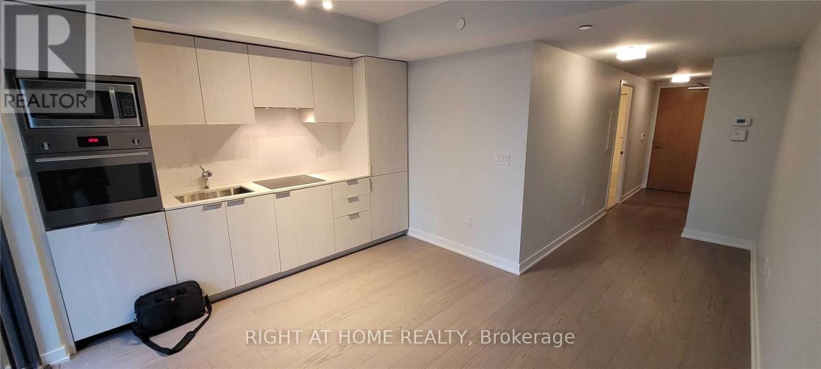 1310 - 11 Wellesley Street W, Toronto, Ontario  M4Y 1E8 - Photo 4 - C13886216