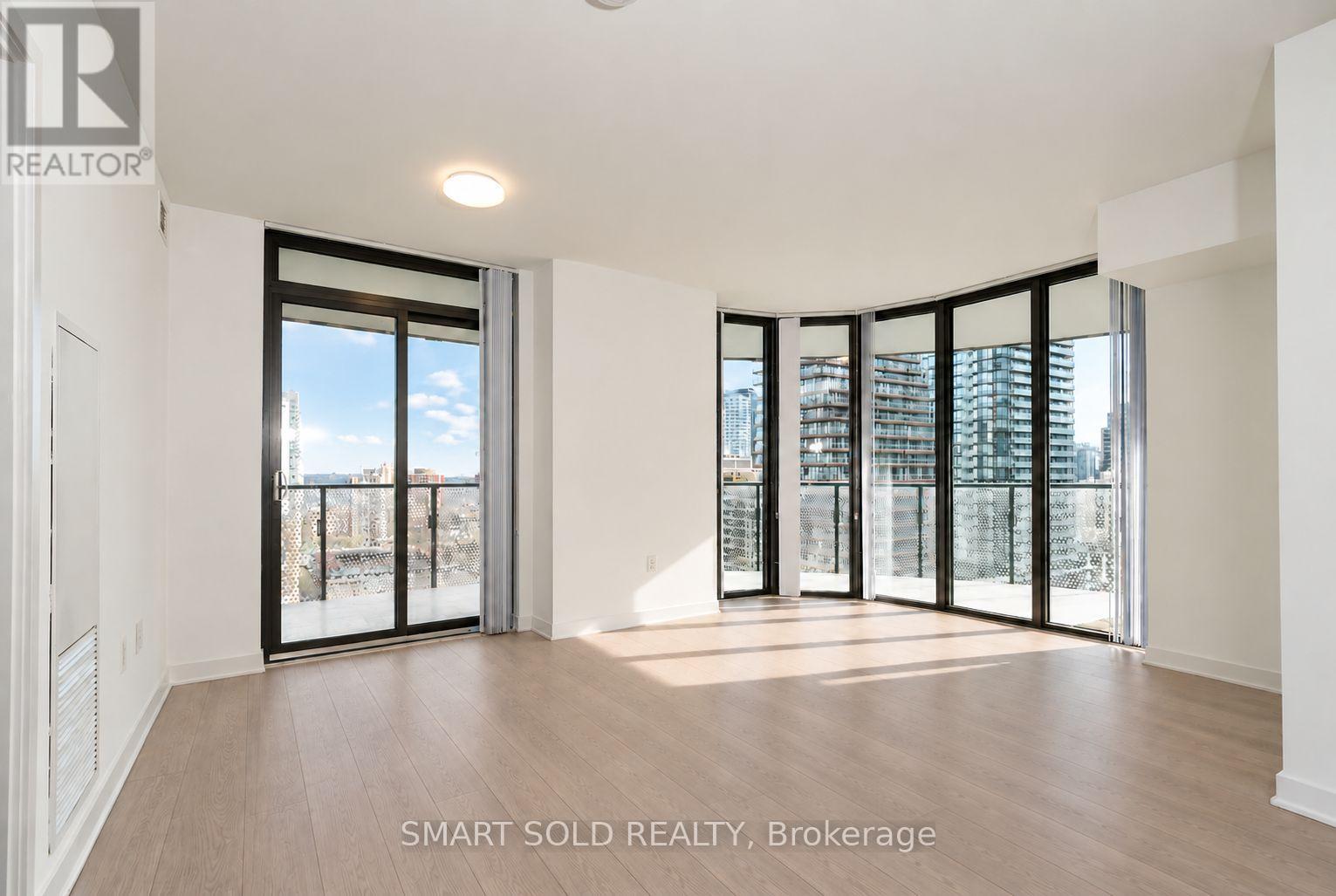 2002 - 11 Wellesley Street W, Toronto, Ontario  M4Y 1E8 - Photo 2 - C13886224