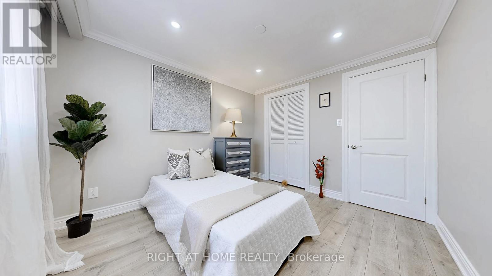 12a Kenmore Avenue, Toronto, Ontario  M1K 1B4 - Photo 22 - E13886226