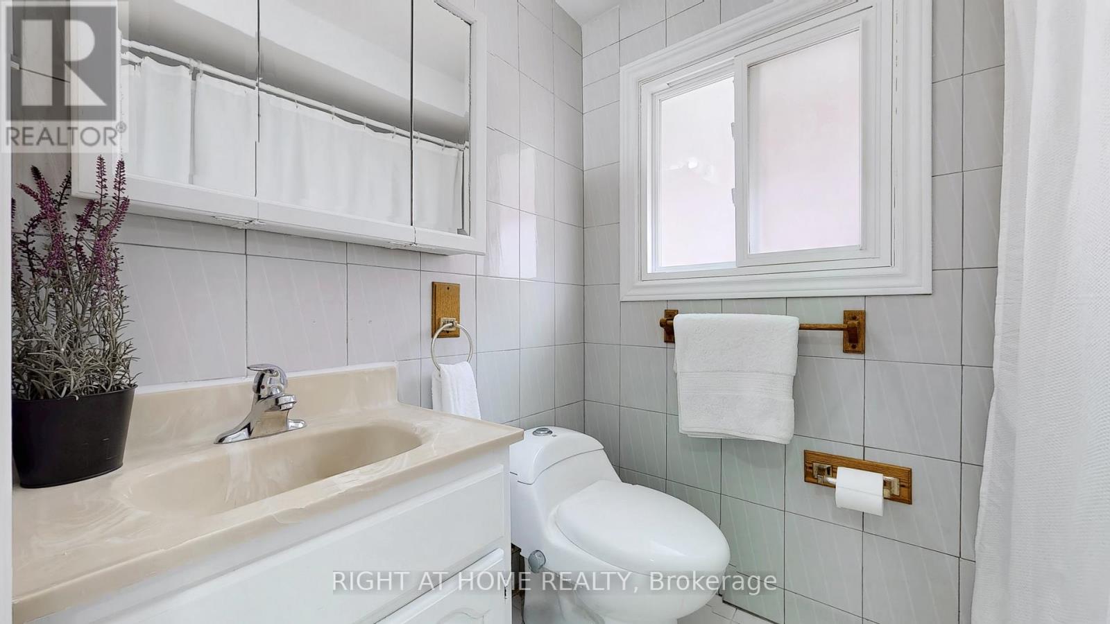 12a Kenmore Avenue, Toronto, Ontario  M1K 1B4 - Photo 23 - E13886226