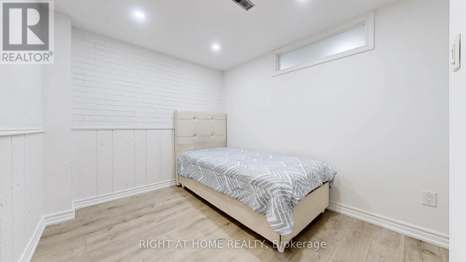 12a Kenmore Avenue, Toronto, Ontario  M1K 1B4 - Photo 33 - E13886226